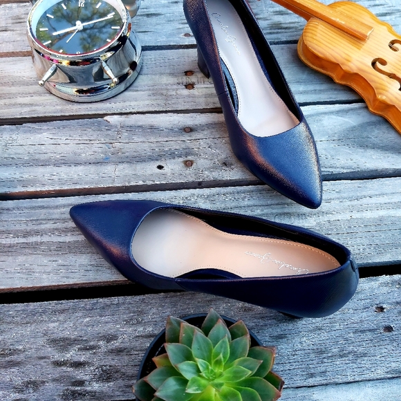 Ameila Grace Macee Navy Pumps - Picture 5 of 7